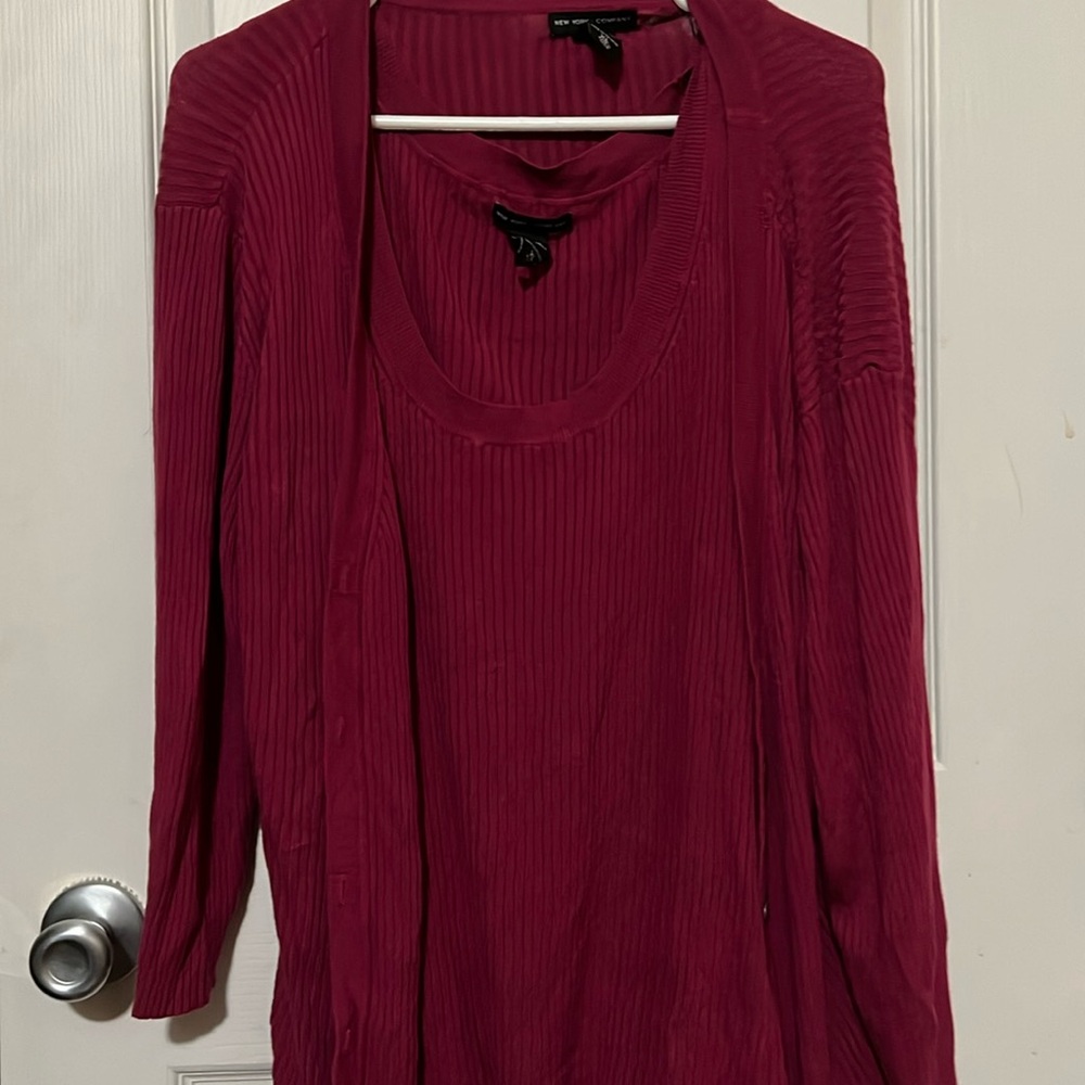 Two piece set, comes with ribbed tank top and ribbed cardigan
